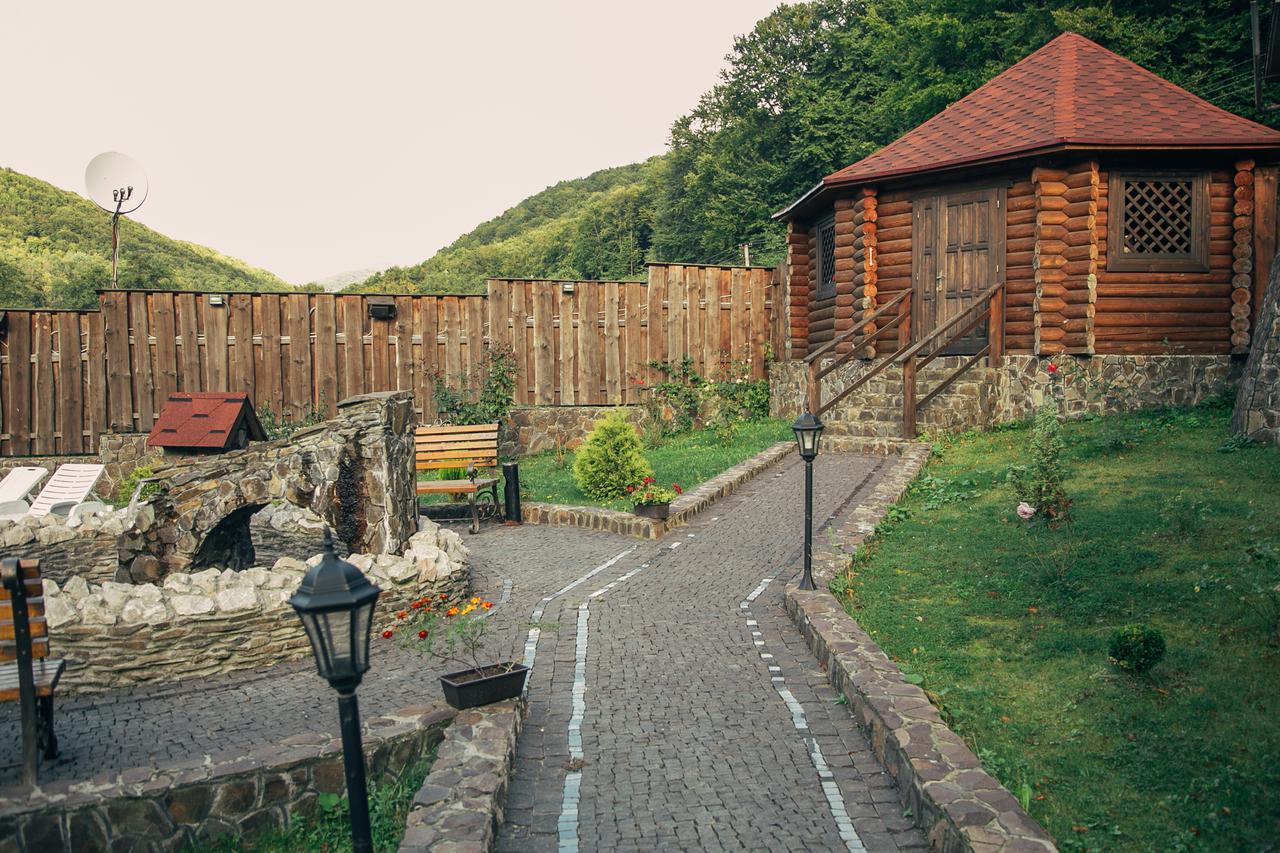 Sadyba Sribne Dzherelo Hotel Ilnytsya Екстериор снимка
